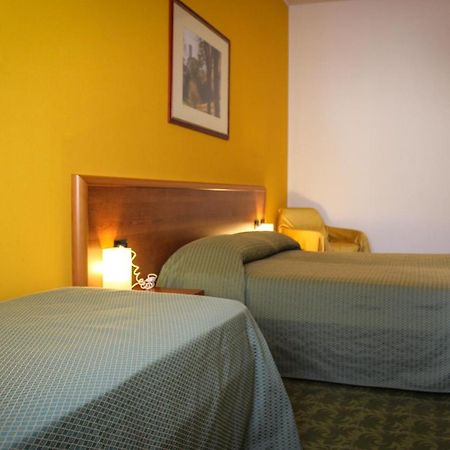Hotel Centrale Este Exterior photo