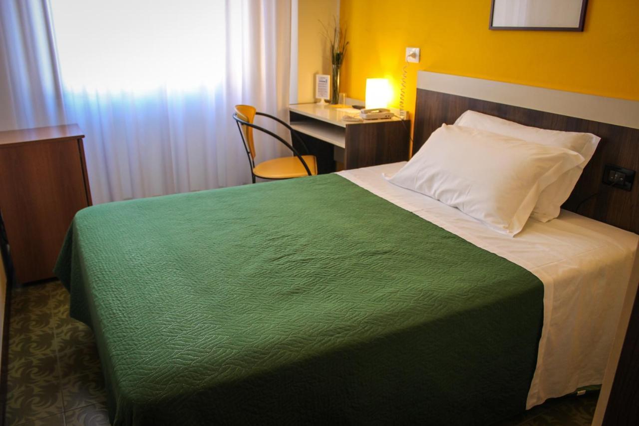 Hotel Centrale Este Exterior photo